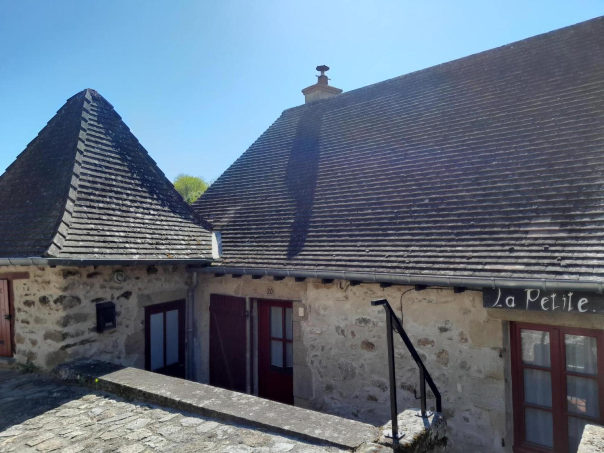 Gite "La Petite" Saint-Benoit-du-Sault Esterno foto
