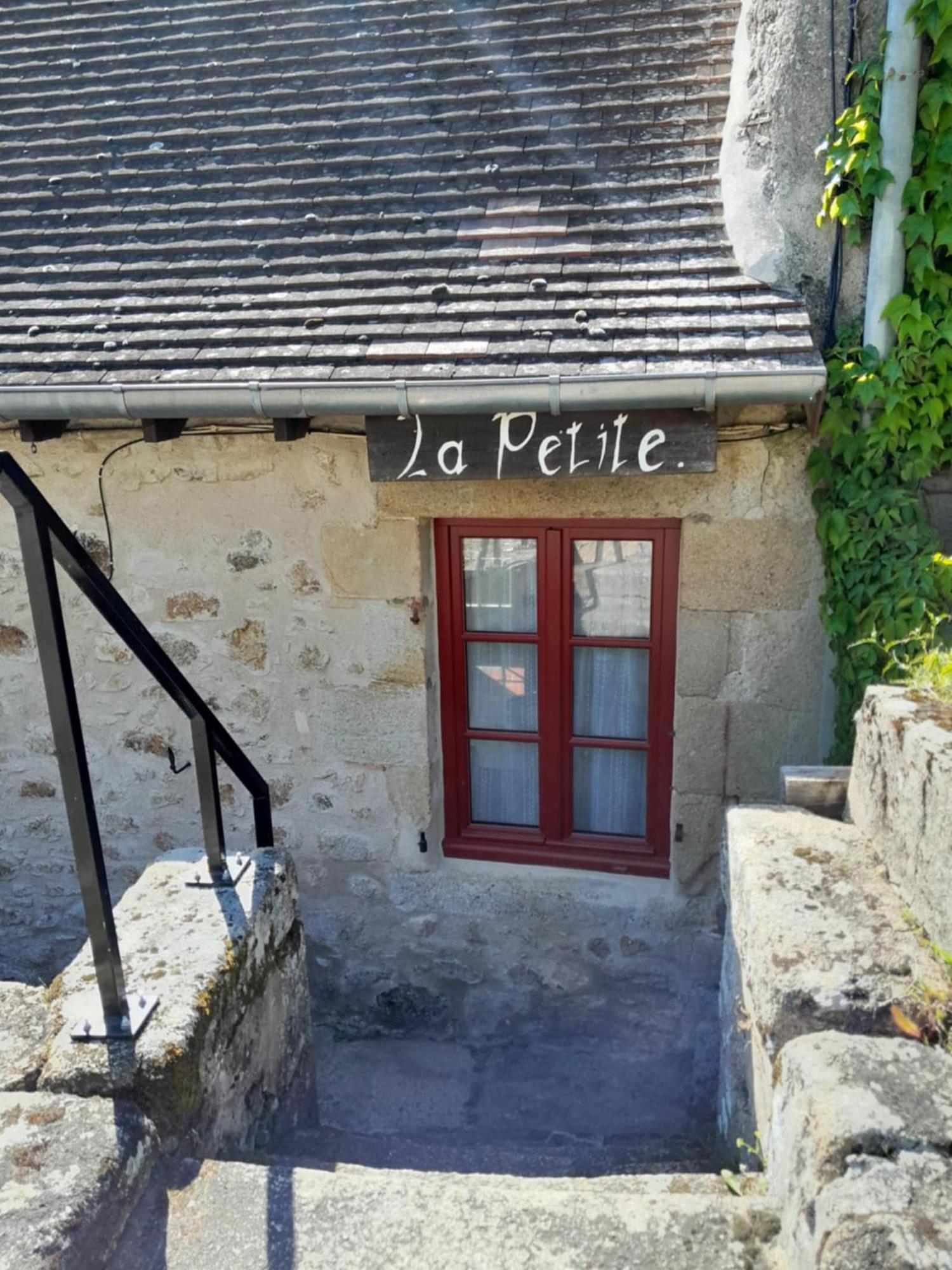 Gite "La Petite" Saint-Benoit-du-Sault Esterno foto